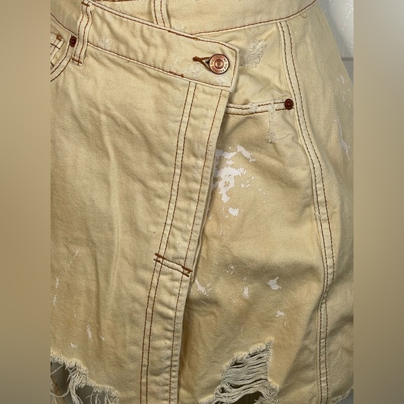 FREE PEOPLE PARKER WRAP DENIM GRUNGE MINI SKIRT BUTTER CREAM SZ 24 - Picture 8 of 14
